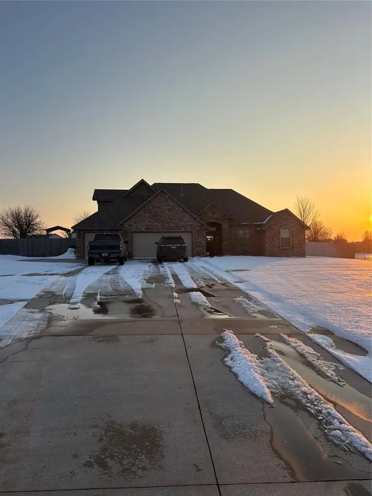 5225 Horizon Boulevard, Yukon, OK 73099 - Image #1