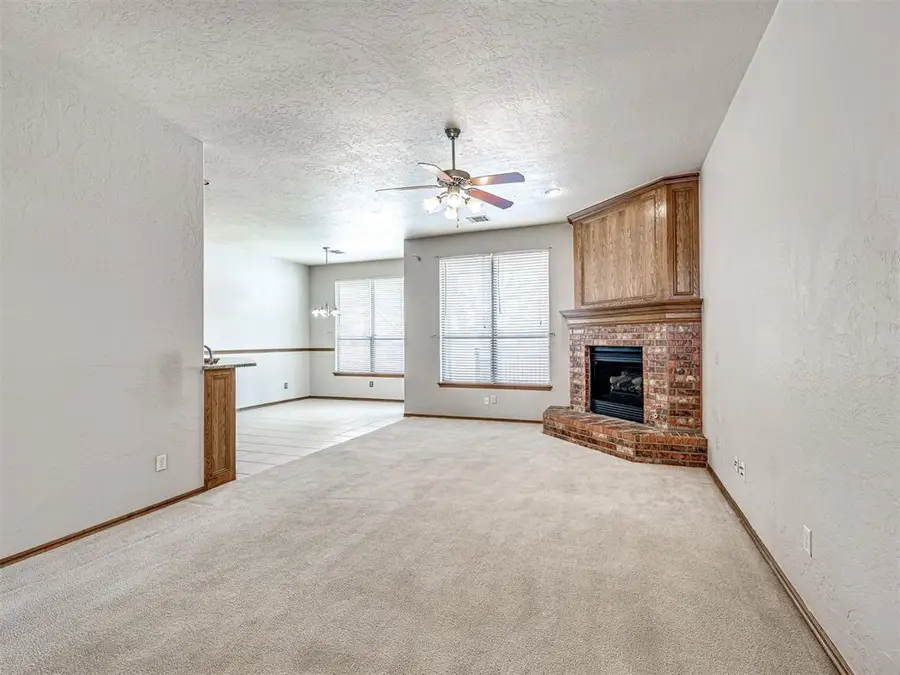 413 Sherwood Drive, Moore, OK 73160 - Image #2