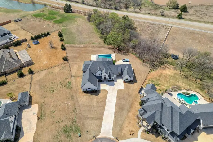 22015 Cricklewood Court, Edmond, OK 73012 - Image #2