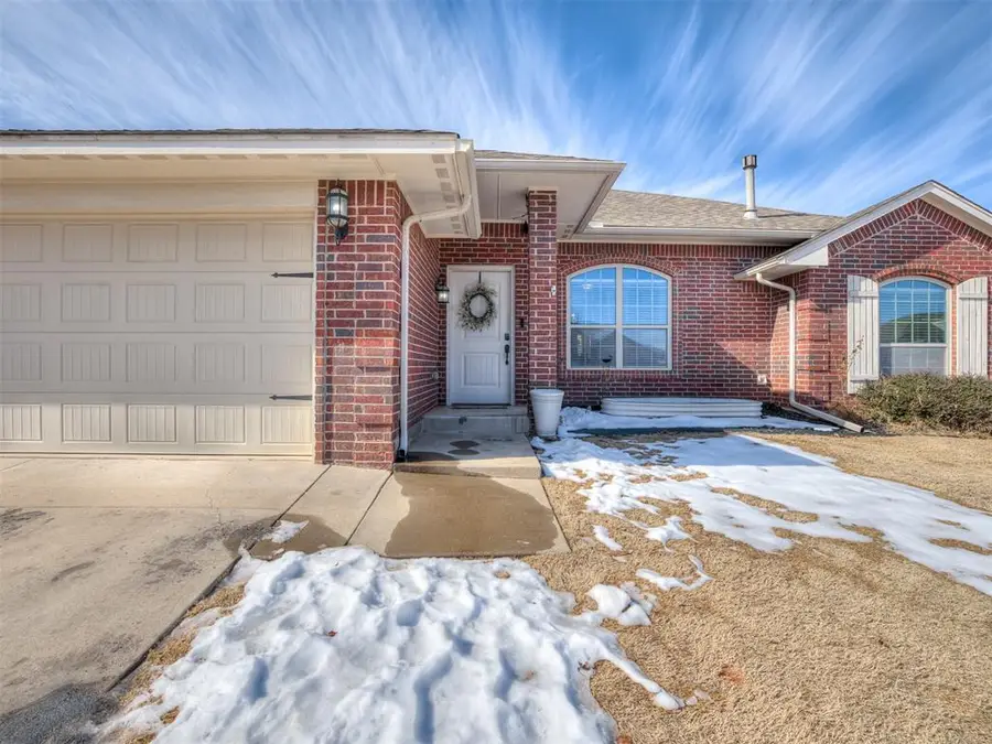 1001 Laurel Creek Drive, Yukon, OK 73099 - Image #2