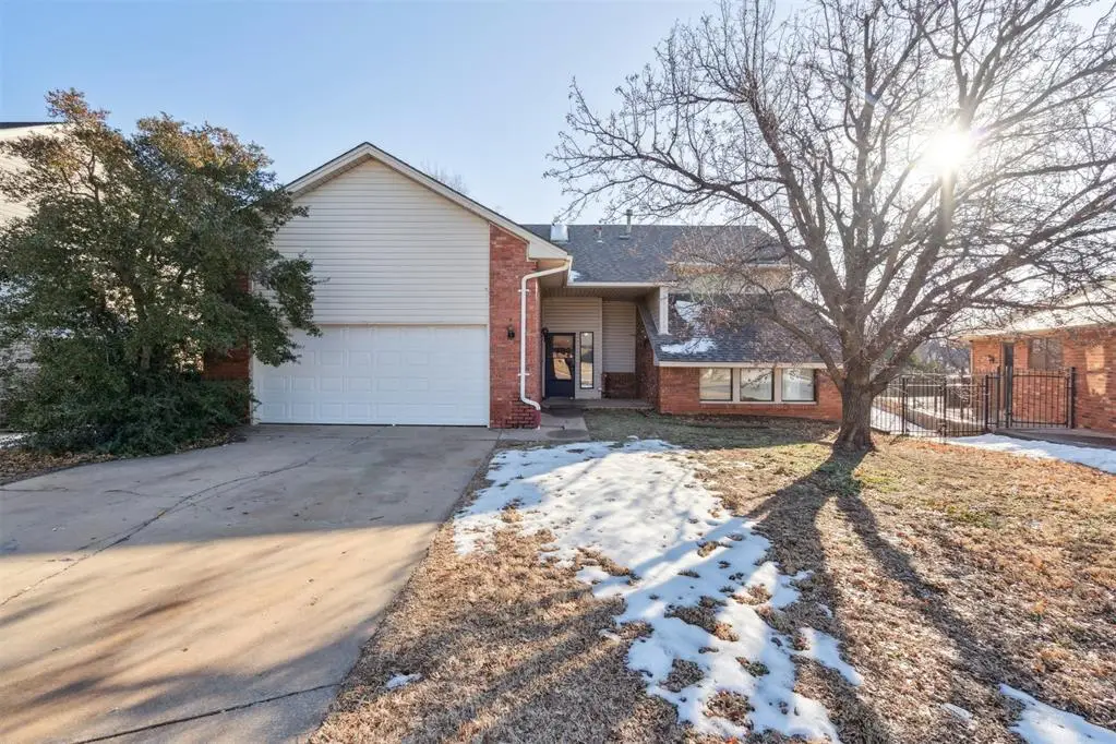 11608 Kings Circle, Oklahoma City, OK 73162 - Image #1
