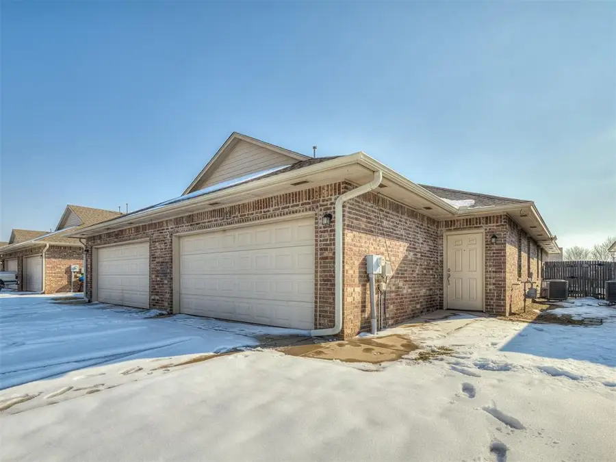 122 Ashley Drive #120 & 122, Edmond, OK 73003 - Image #2