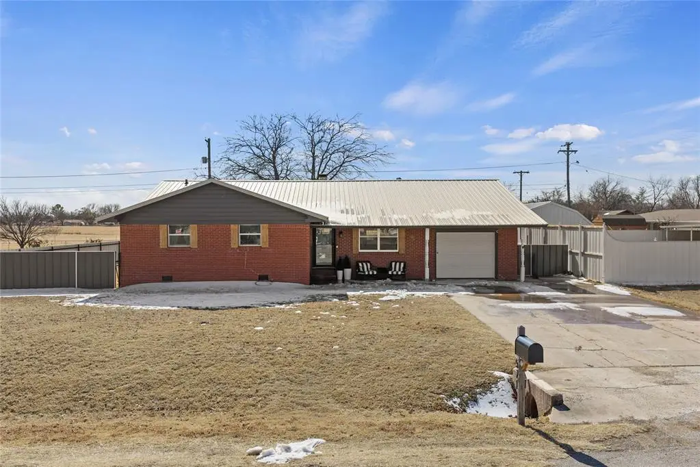 521 E Florida Avenue, Waurika, OK 73573 - Image #1