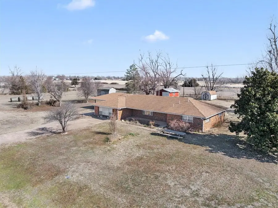 806 S Pine Street, Crescent, OK 73028 - #3