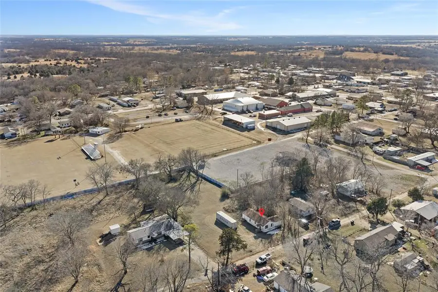 409 E A Street, Elmore City, OK 73433 - #3