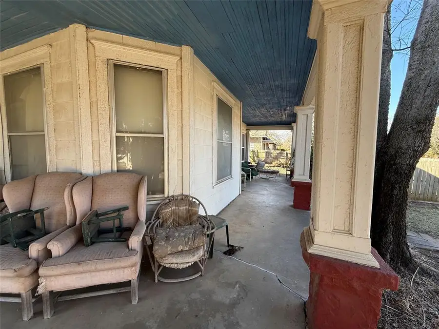 1702 S 8th Street, Chickasha, OK 73018 - #2