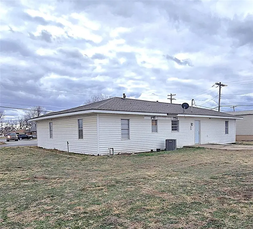502 W 4th Street, Watonga, OK 73772 - #2
