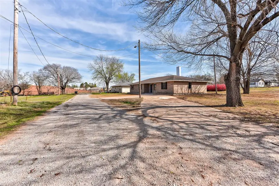 604 N Missouri Street, Elmore City, OK 73433 - #3
