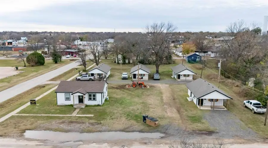 402 N 6th Avenue, Stroud, OK 74079 - #3