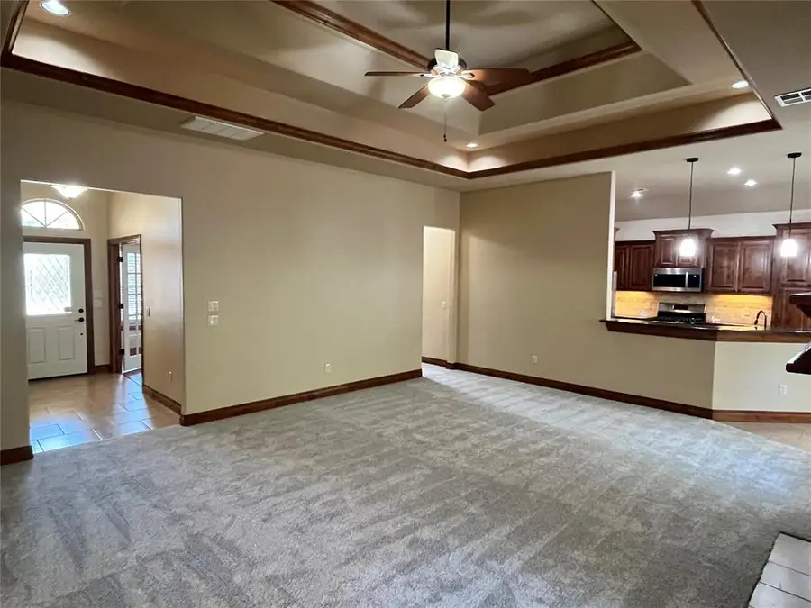 3605 Oakridge Circle, Edmond, OK 73034 - #3