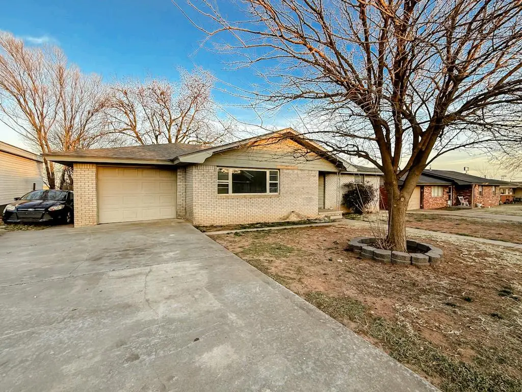 216 Texas Street, Weatherford, OK 73096 - #1