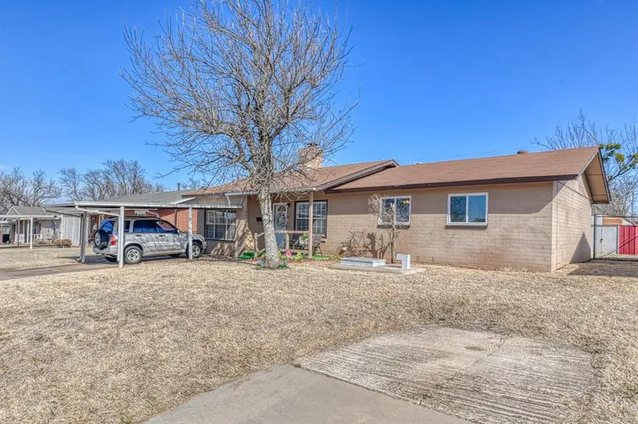 2704 Yorkshire Avenue, Moore, OK 73160 - #2