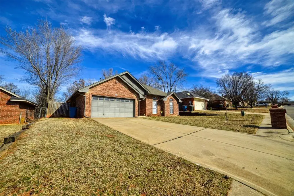 923 Castle Road, Edmond, OK 73034 - #1
