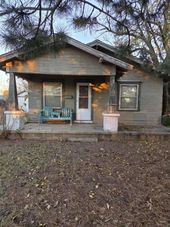 310 N Dakota Avenue, Mangum, OK 73554