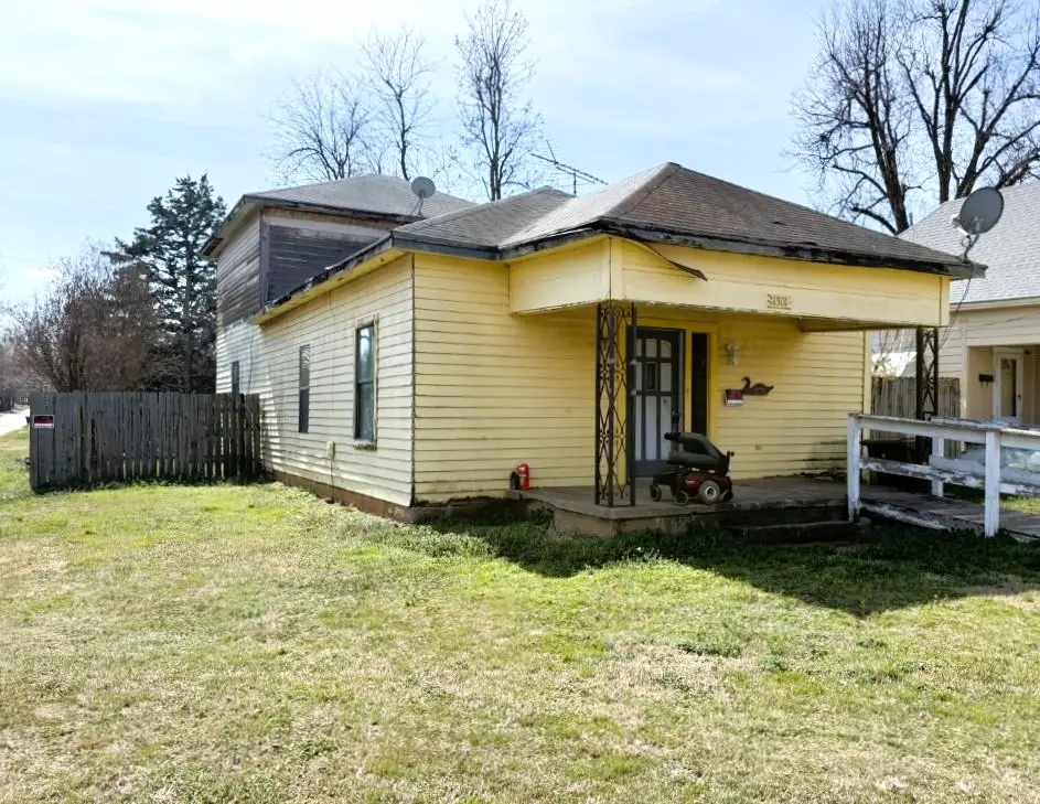 1301 W Idaho Avenue, Chickasha, OK 73018 - #1