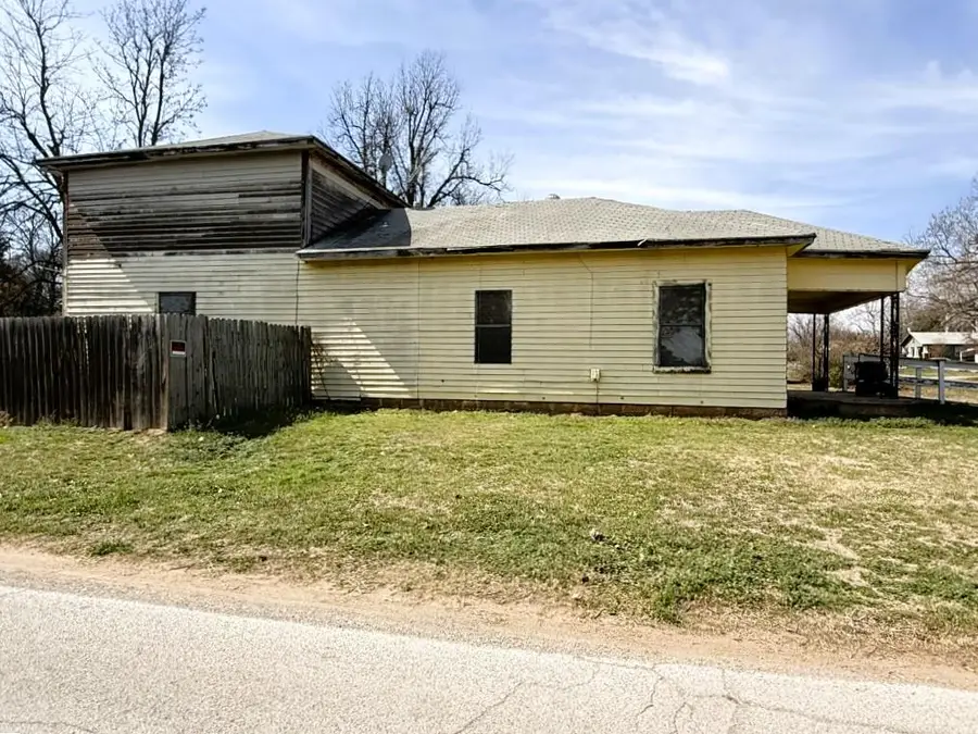 1301 W Idaho Avenue, Chickasha, OK 73018 - #2