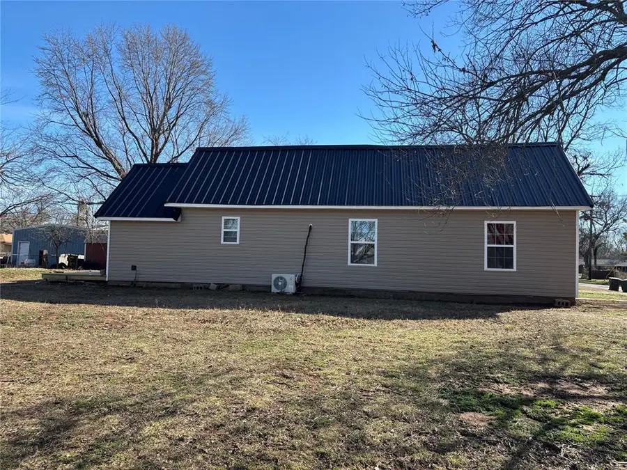 320 NE East Avenue, Pauls Valley, OK 73075 - #3