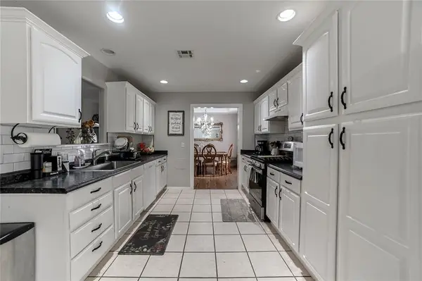 12127 SW 4th Street, Yukon, OK 73099