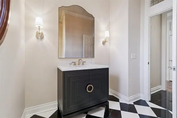 1808 Huntington Avenue, Nichols Hills, OK 73116