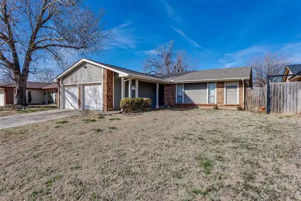 10321 Hollyhead Way, Yukon, OK 73099