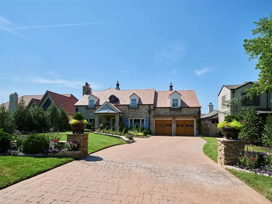 1102 Huntington Avenue, Nichols Hills, OK 73116 - #2