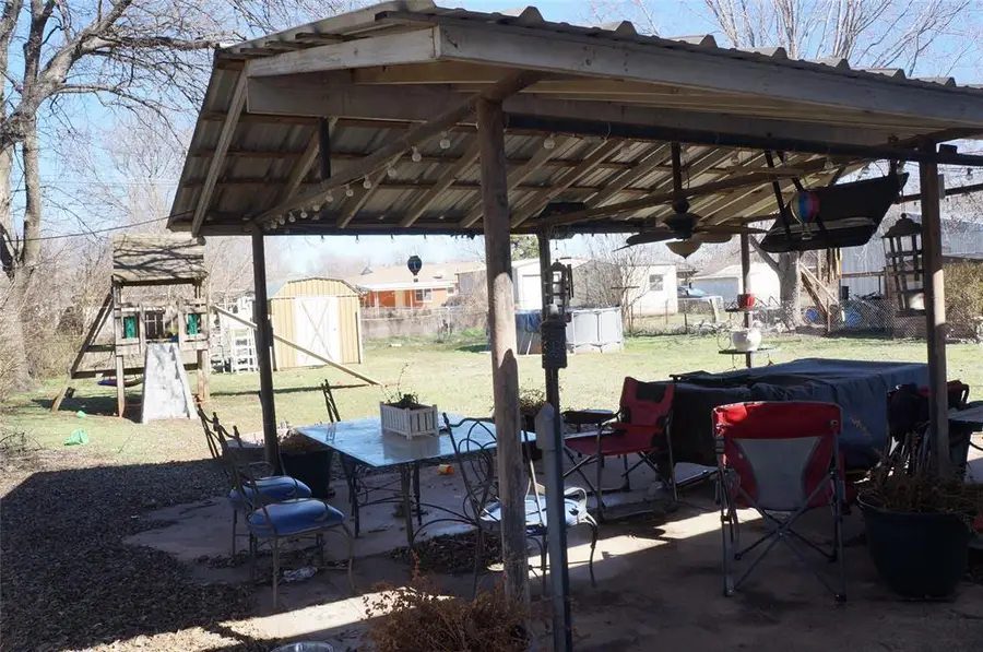 418 N Garrett Avenue, Lindsay, OK 73052 - #3