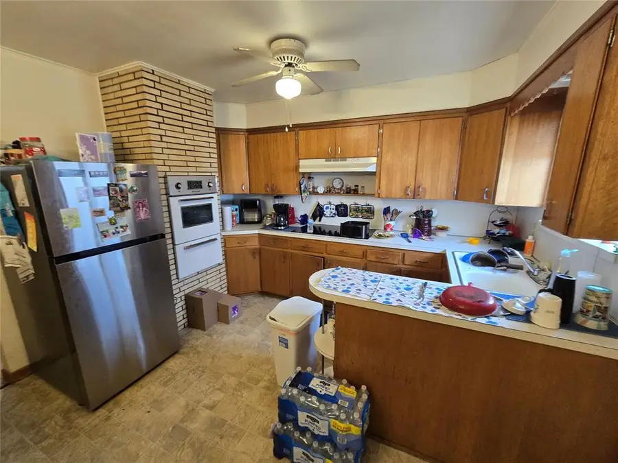 515 W 4th Street, Watonga, OK 73772 - #2