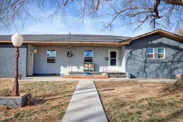 203 E Nebraska Avenue, Hennessey, OK 73742