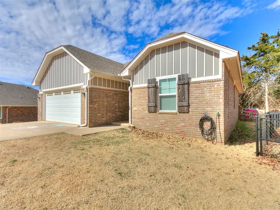 4305 Timberwolf Way, Edmond, OK 73034 - #3