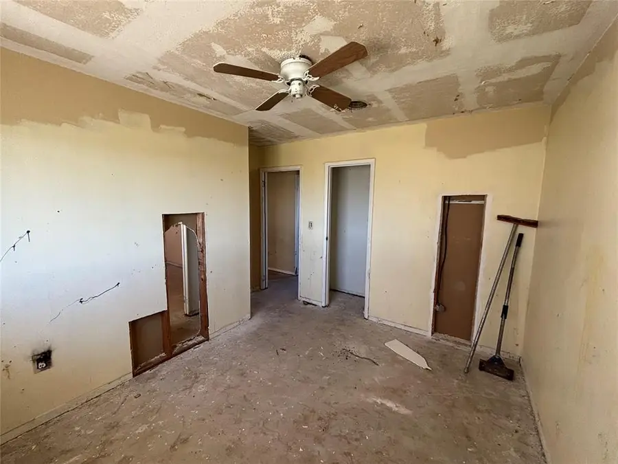 304 Saturn Street, Altus, OK 73521 - #2