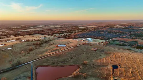 3 Wilshire Drive, McLoud, OK 74851