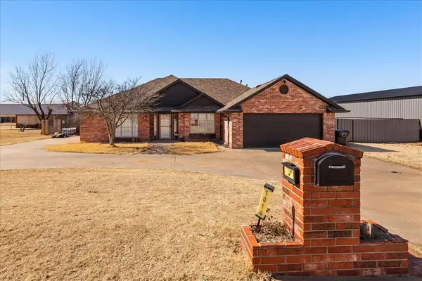 1014 N Marion Avenue, Hinton, OK 73047