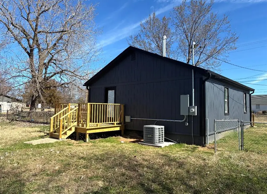 404 S 3rd Avenue, Stroud, OK 74079 - #2