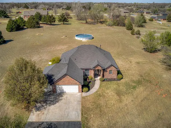 2911 Crane Circle, Blanchard, OK 73010