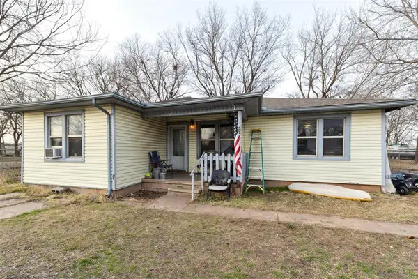 327 W Center Street, Lexington, OK 73051