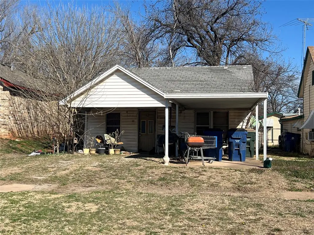 312 W Illinois Avenue, Chickasha, OK 73018 - #1