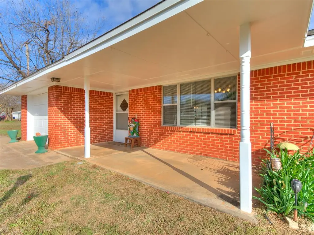 328 E Van Buren Street, Crescent, OK 73028 - #1