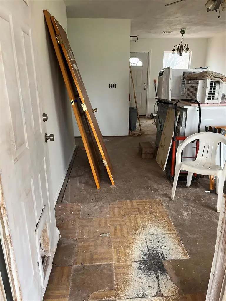 111 E Guisinger Avenue, Mulhall, OK 73063 - #3