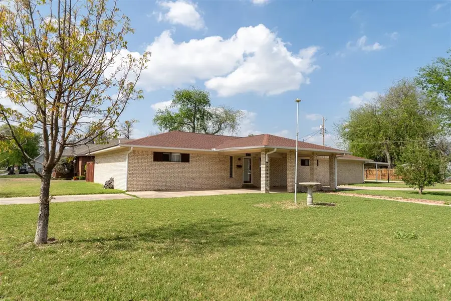 515 W Tennessee Avenue, Pauls Valley, OK 73075 - #3