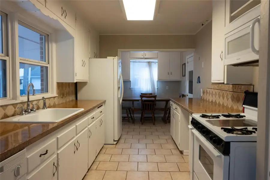 1728 NW 63rd Street, Nichols Hills, OK 73116 - #3