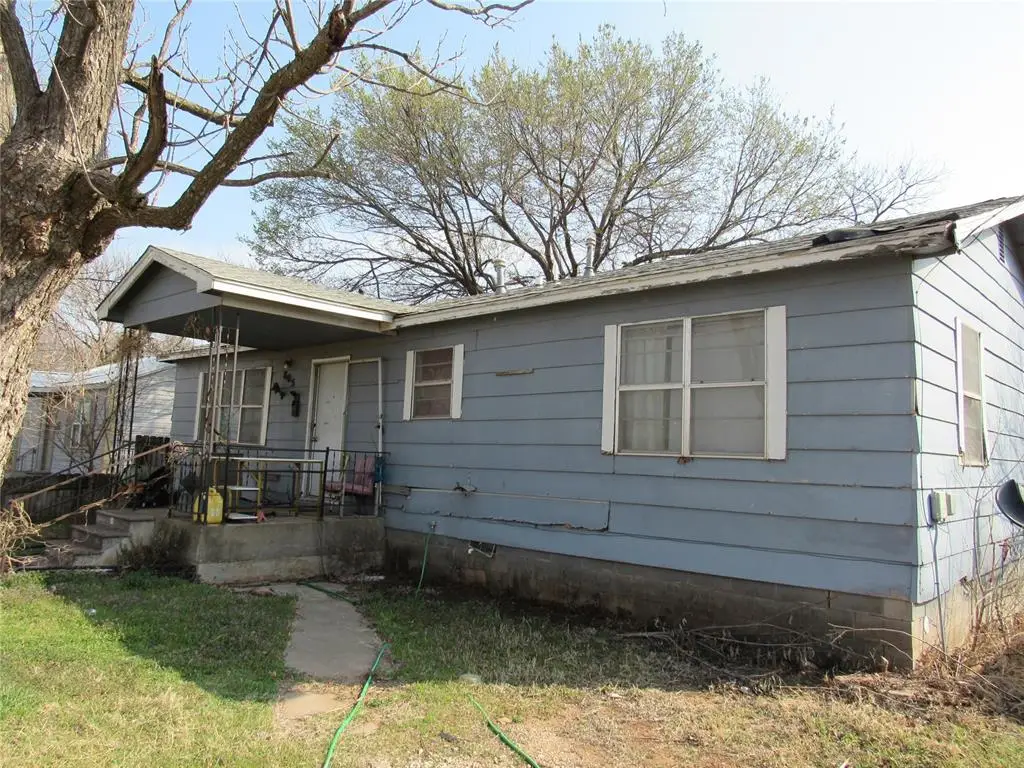 805 SW 4th, Lindsay, OK 73052 - #1