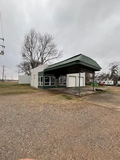 1403 W Columbia Street, Okemah, OK 74859 - #1
