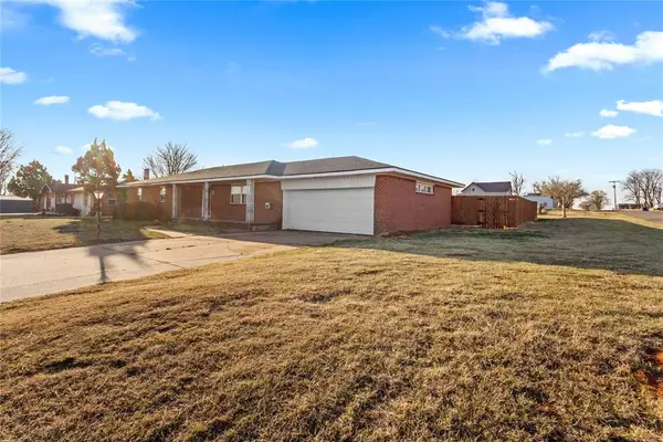 818 W 4th Street, Custer City, OK 73639