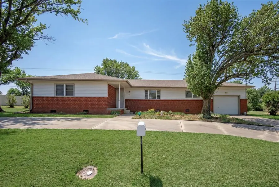 701 W 39th Street, Shawnee, OK 74804 - #2