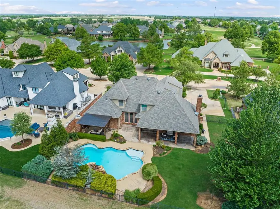 400 Heritage Boulevard, Edmond, OK 73025 - #3