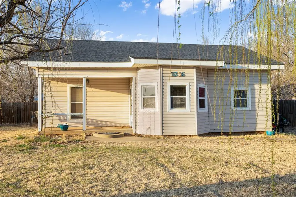 1305 W 6th Street, Elk City, OK 73644 - #1