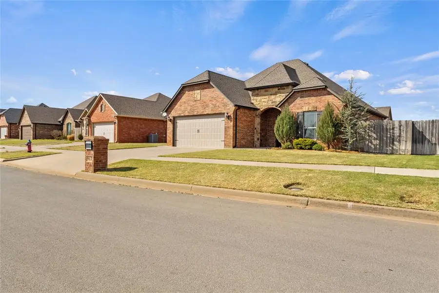 917 Freemont Place, Weatherford, OK 73096 - #3