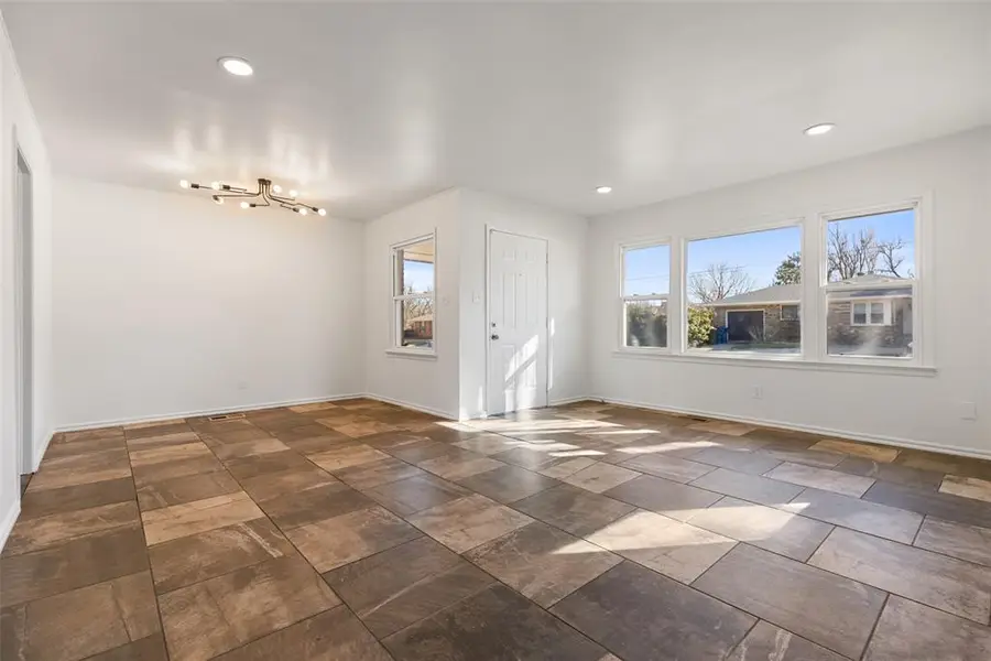 9507 Stratford Drive, The Village, OK 73120 - #3