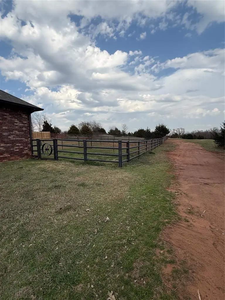 1350 N Kelley Avenue, Guthrie, OK 73044 - #2