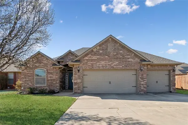 712 Woods Way, Moore, OK 73160